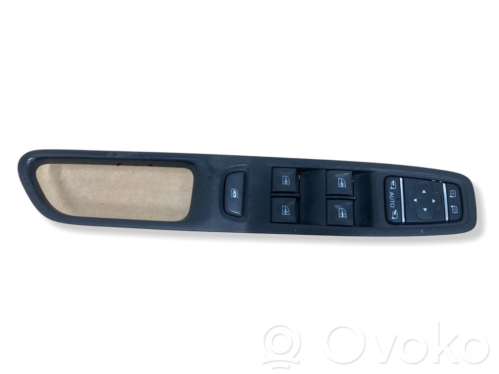 Renault Clio IV Electric window control switch 