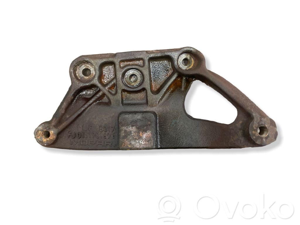 Volvo C70 Engine mounting bracket 