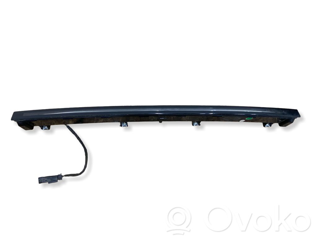 Land Rover Discovery Sport Third/center stoplight 