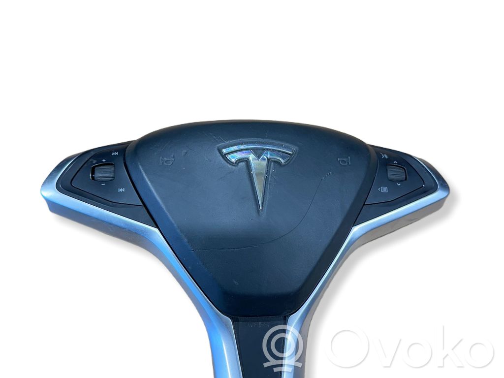 Tesla Model S Fahrerairbag 
