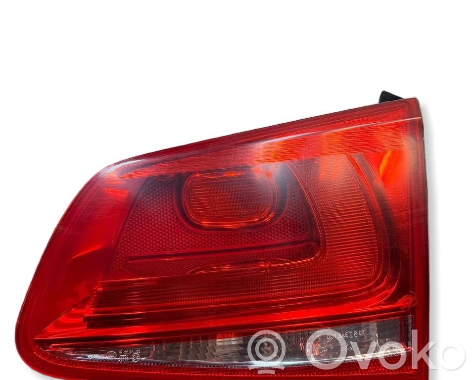 Volkswagen Touareg II Lampy tylnej klapy bagażnika 