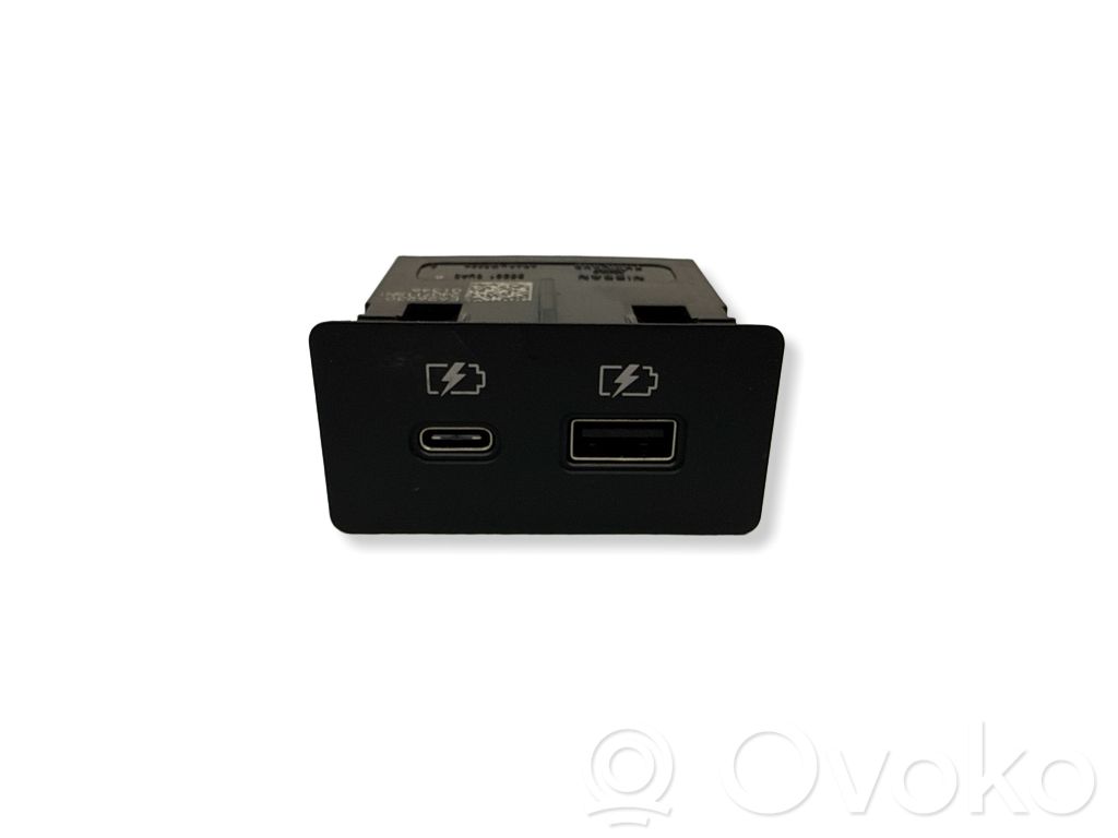 Nissan Juke II F16 Enchufe conector USB 
