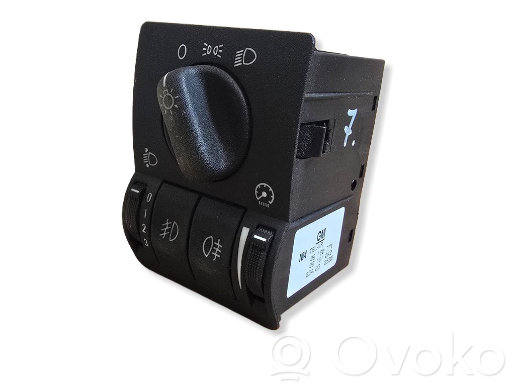 Light switch   09180771,09181042,234032636