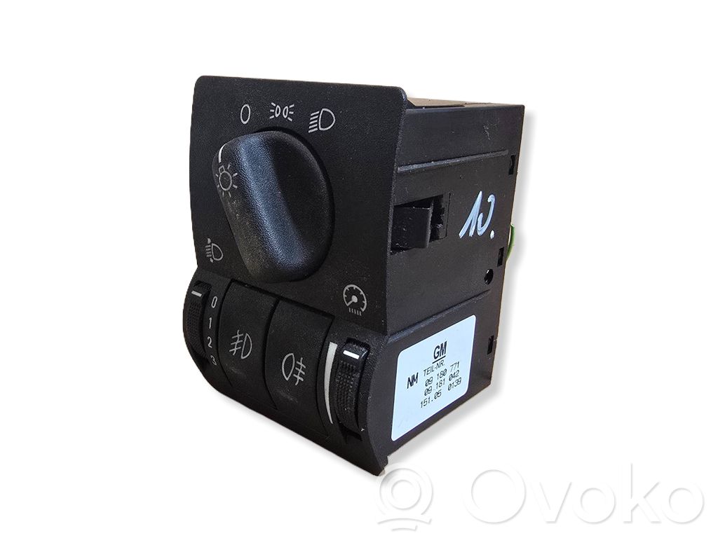 Light switch   09180771,09181042,234032636