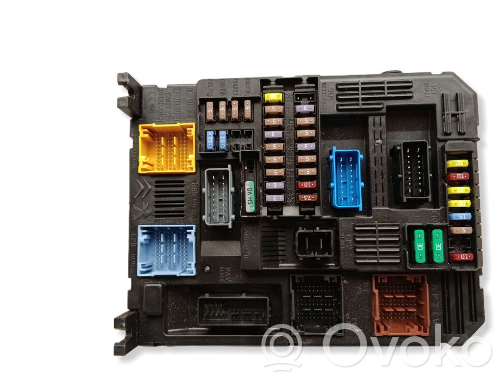 Peugeot 2008 II Fuse module 