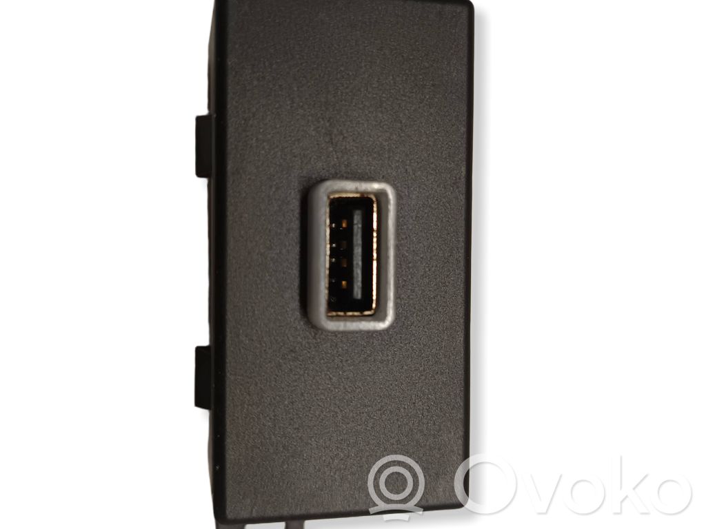 Enchufe conector USB   68256810AA,53338552,33241674