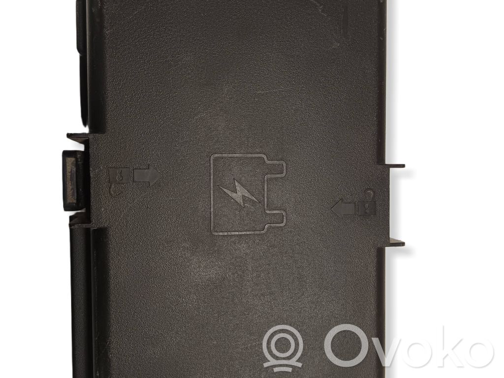 Chrysler Pacifica Fuse box cover 