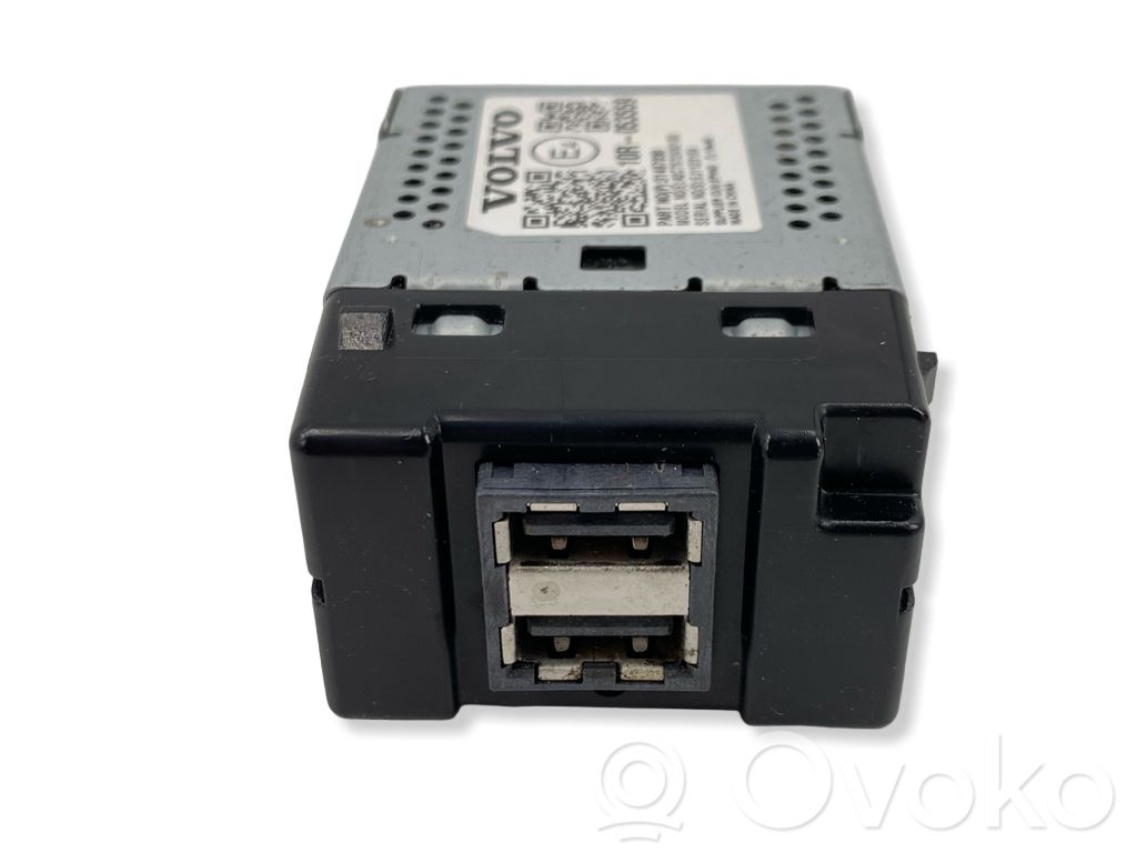 Volvo XC40 USB socket connector 