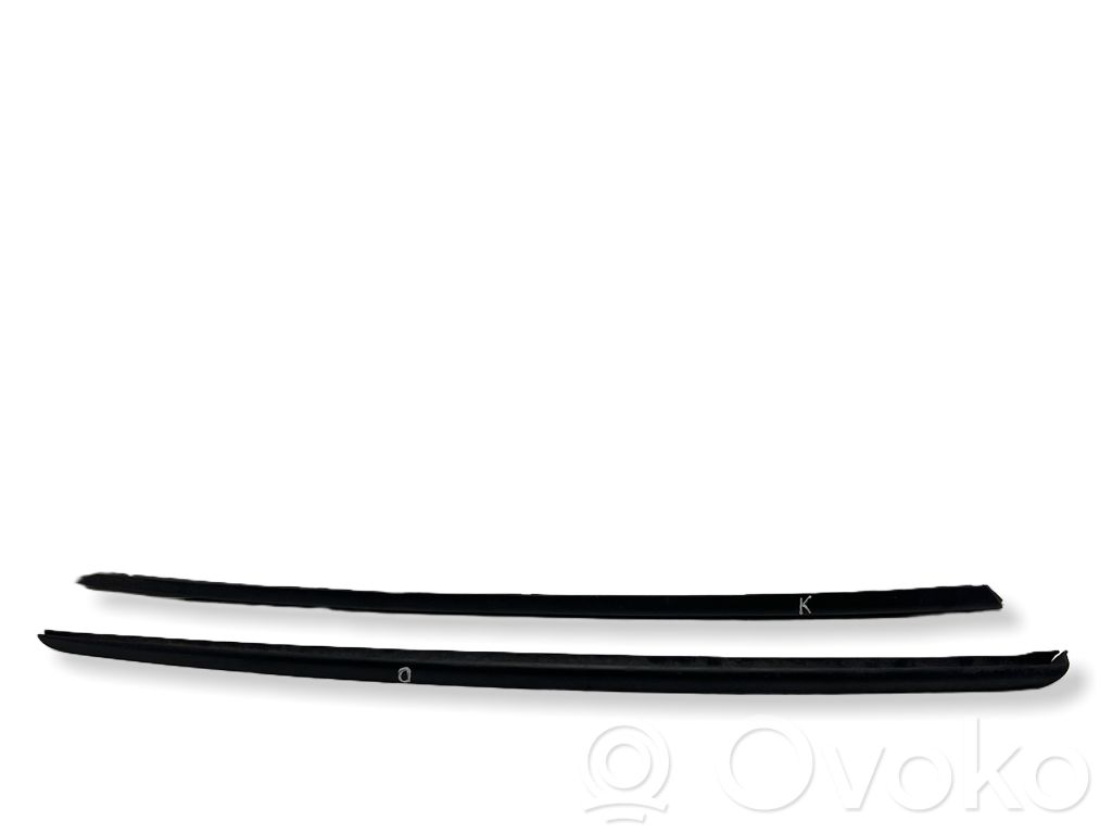 Windshield trim   8W6854328B,8W6854327B