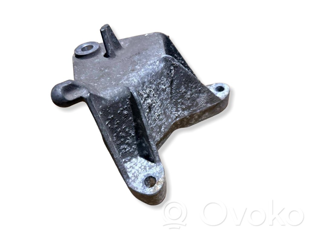 Opel Insignia A Engine mounting bracket 