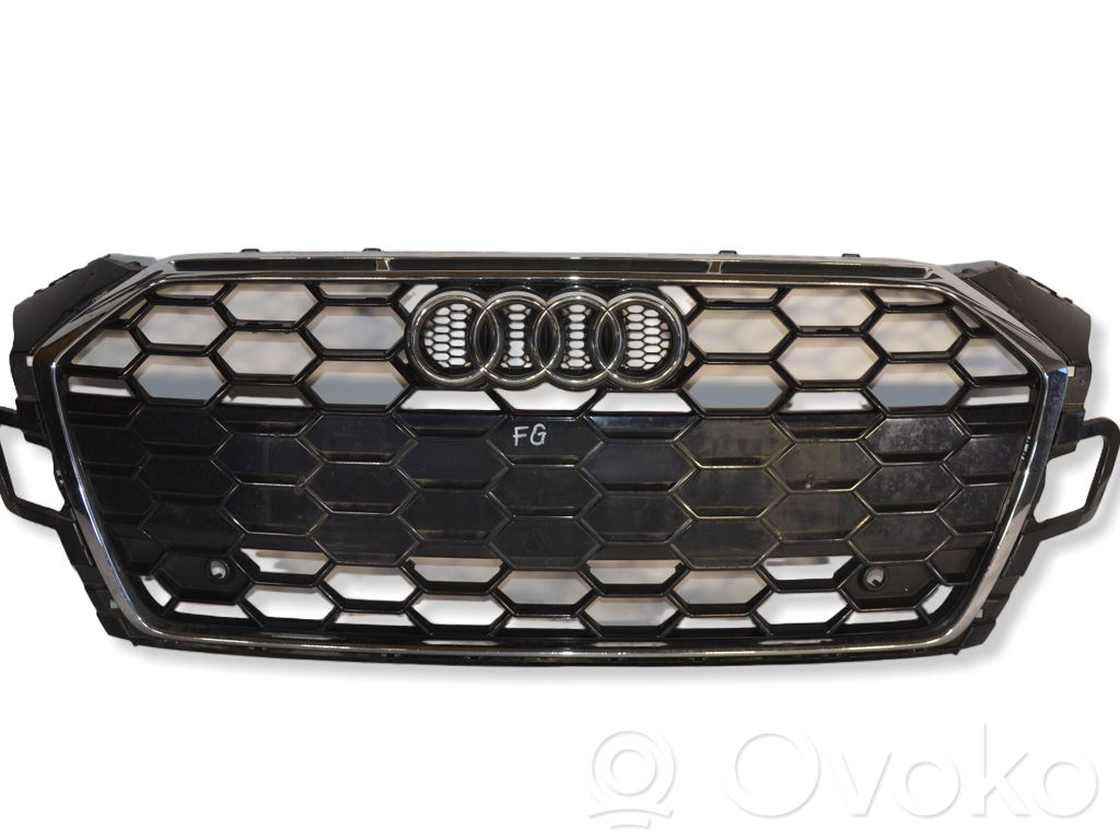 Audi A5 Augšējais režģis 