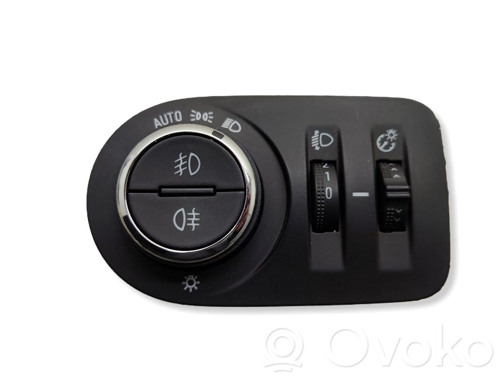 Opel Corsa F Light switch 