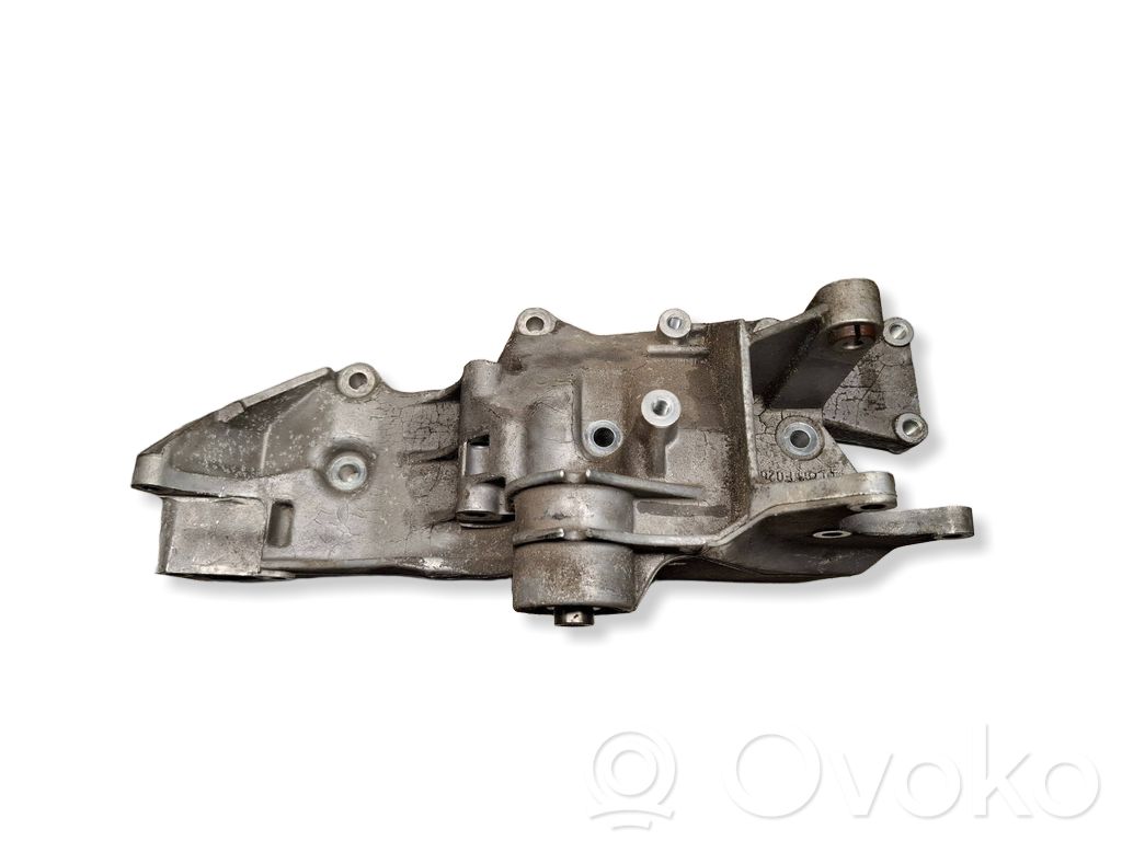 Volkswagen PASSAT B5 Generator/alternator bracket 