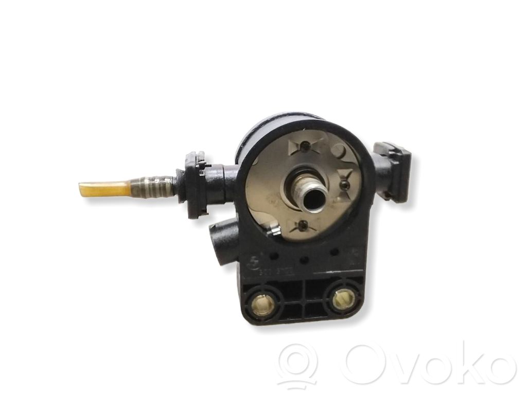 BMW 5 E39 Halterung Kraftstofffilter 