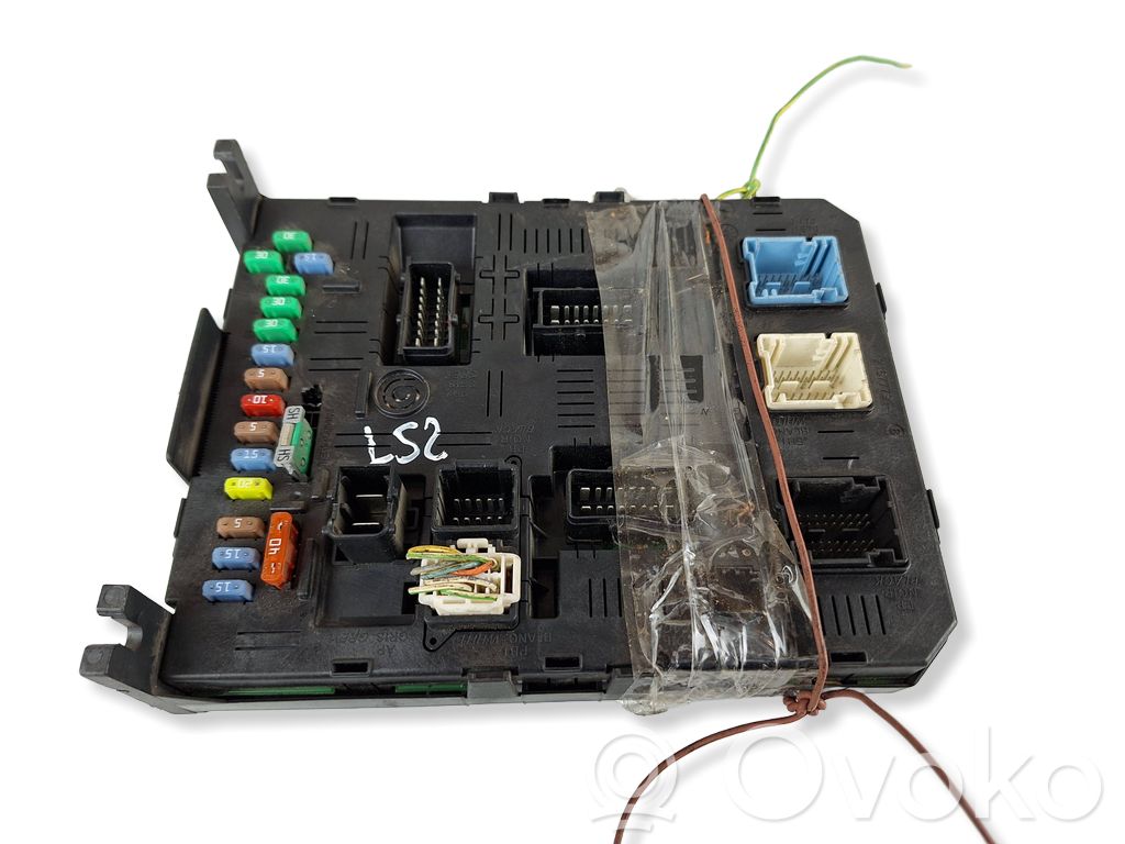 Peugeot 208 I Fuse module 