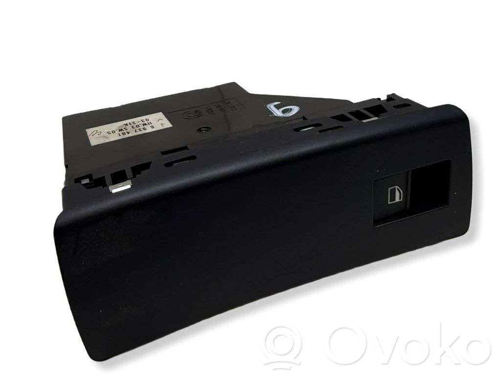 Electric window control switch   6937481