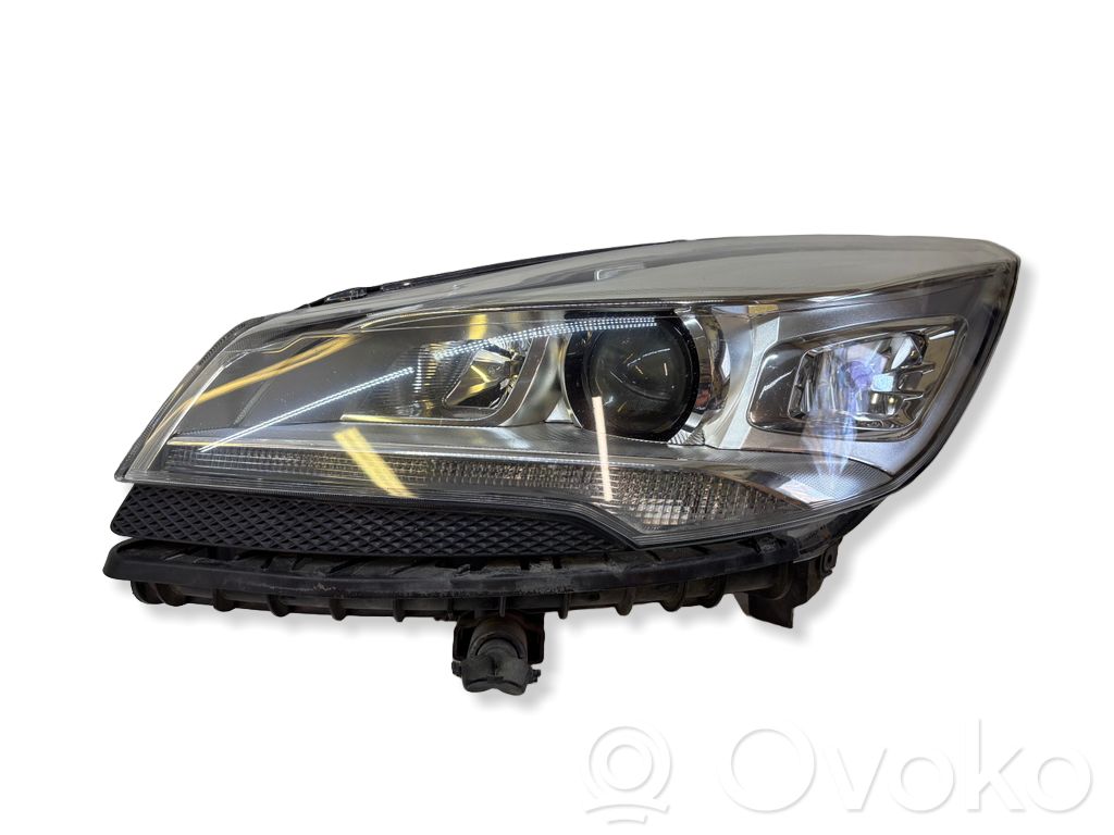 Ford Kuga II Phare frontale 