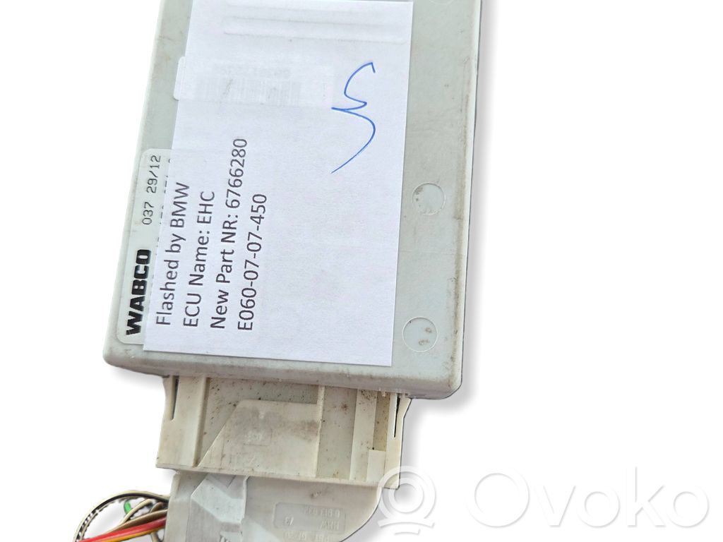 BMW 5 E60 E61 Air suspension control unit module (rear) 