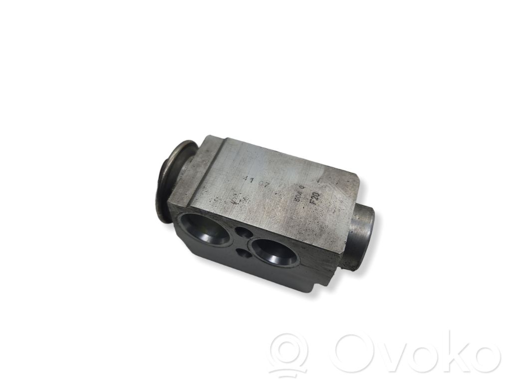 Compresseur de climatisation   R134A,64116981484