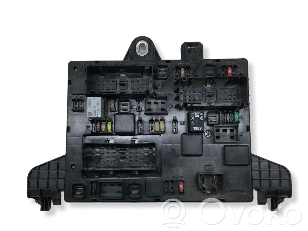 Opel Astra J Fuse module 