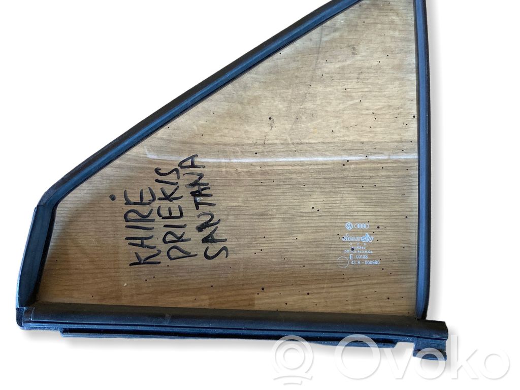 Ventanilla de ventilación de la puerta trasera   E00108,43R000980