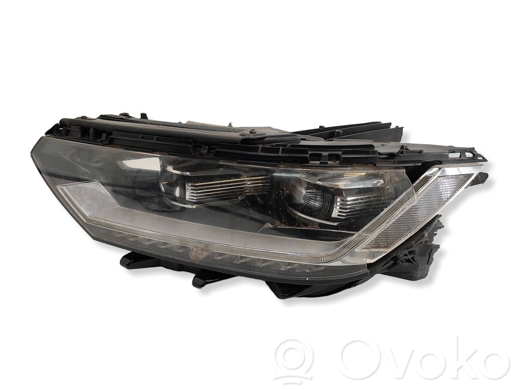 Volkswagen PASSAT B8 Lampa przednia 