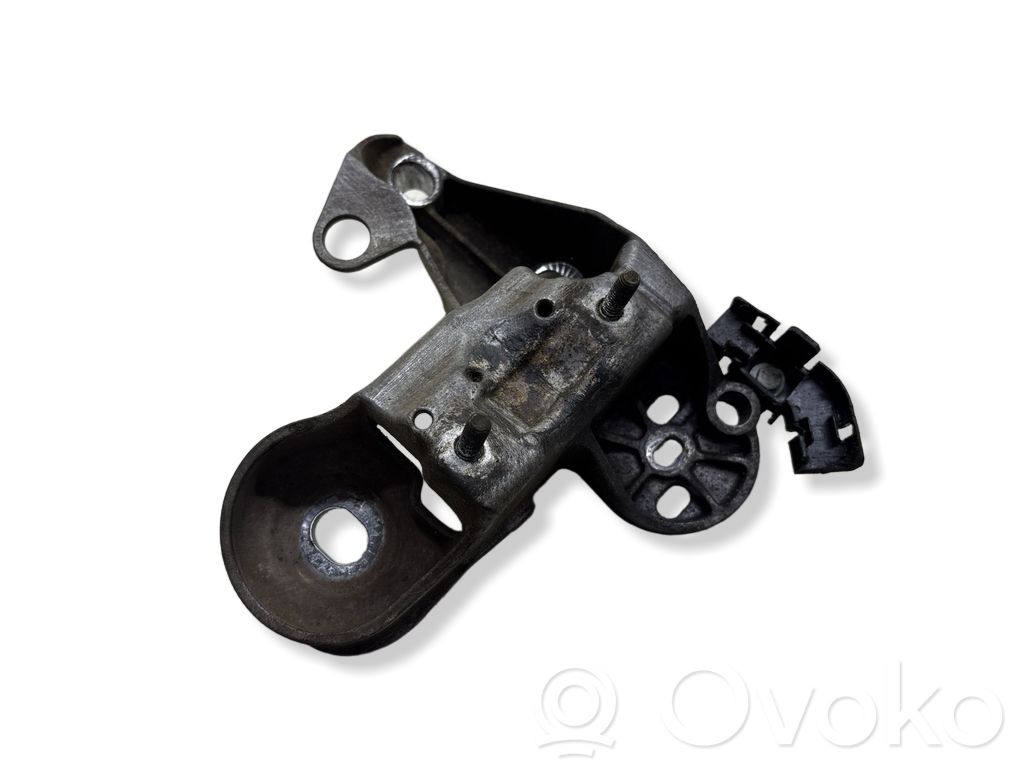 Audi A4 S4 B7 8E 8H Engine mounting bracket 