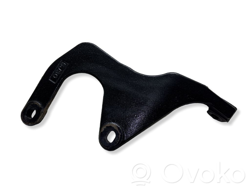 Volvo XC70 Engine mounting bracket 