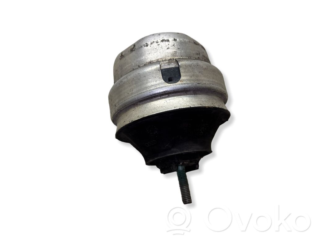 Audi A4 S4 B5 8D Engine mount bracket 