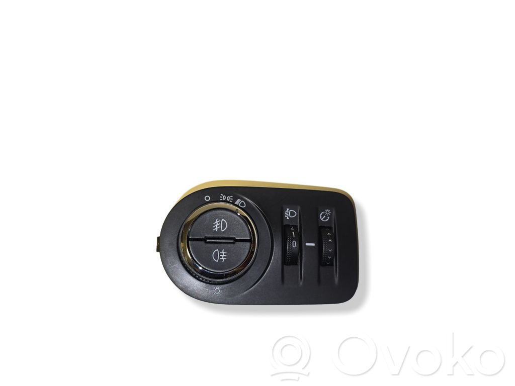 Light switch   13470445