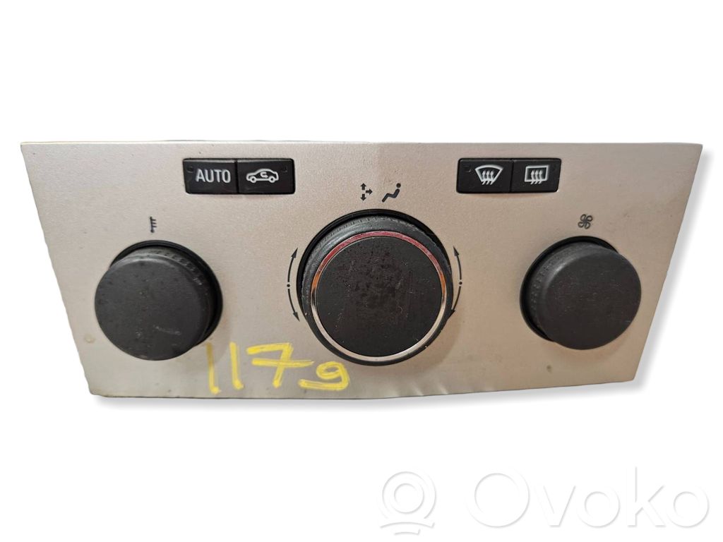 Opel Astra H Climate control unit 