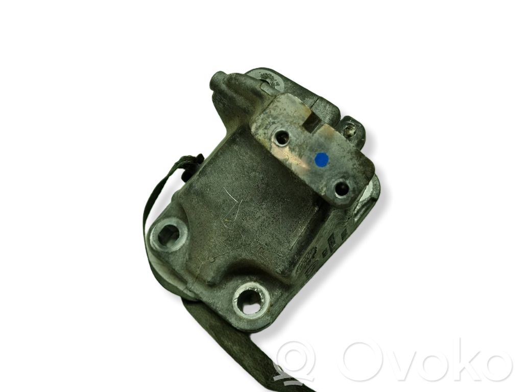 Dodge Durango Engine mounting bracket 