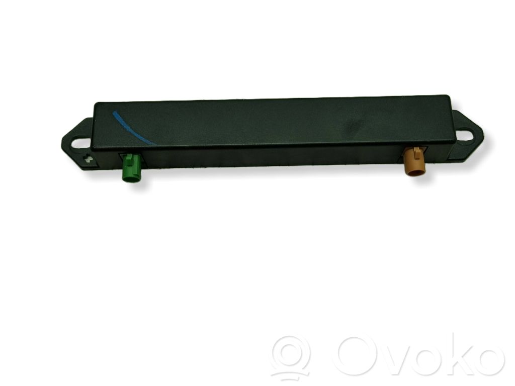 Chrysler Pacifica Antenna control unit 