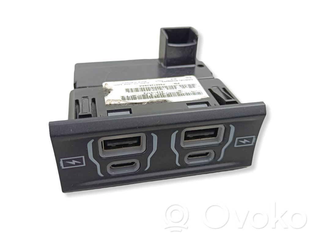 Jeep Grand Cherokee WL Gniazdo / Złącze USB 