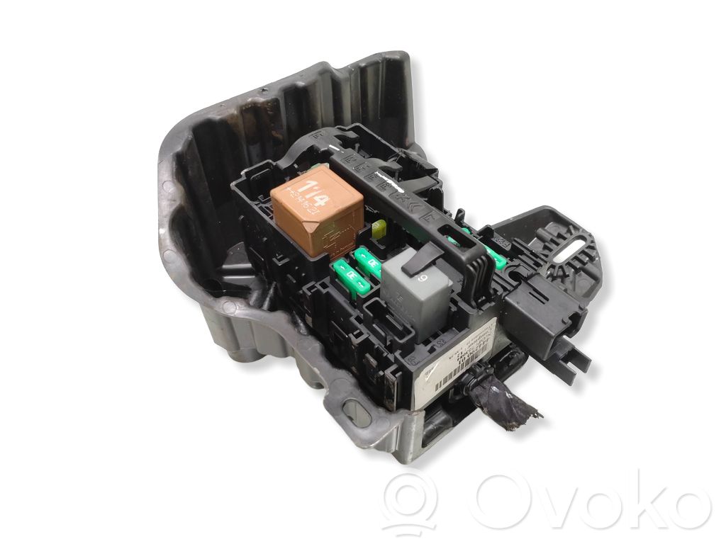 Peugeot 2008 II Fuse module 