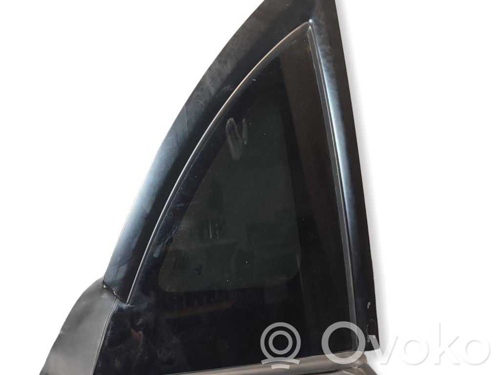Rear side window   162116100E