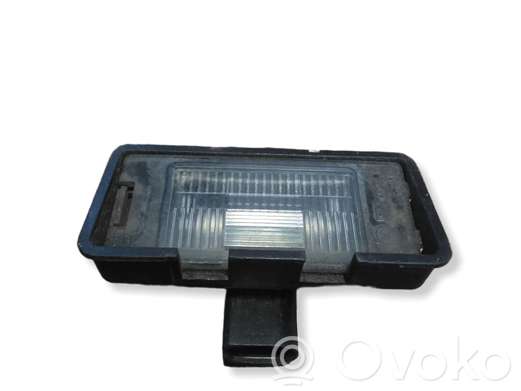 Lampa oświetlenia tylnej tablicy rejestracyjnej   1M6943021