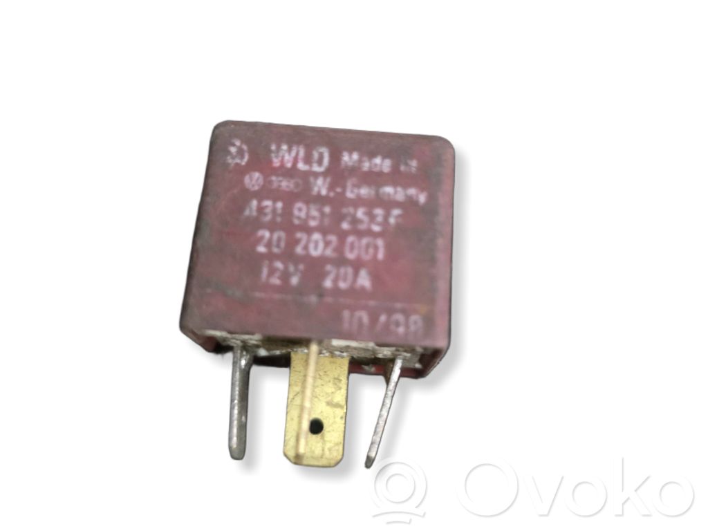 Audi A4 S4 B5 8D Muu rele 