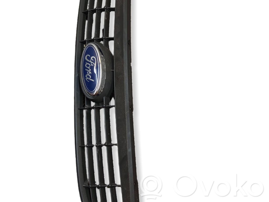 Ford Focus Rejilla superior del radiador del parachoques delantero 