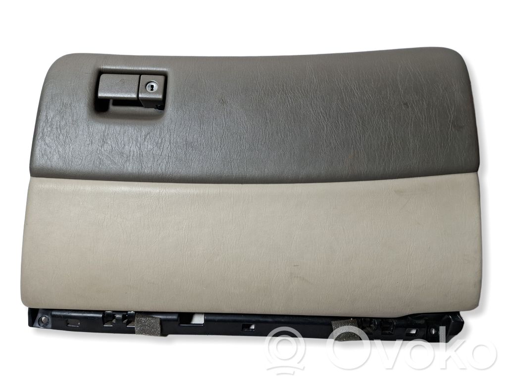 Lexus GS 300 400 430 Mantu nodalījums 