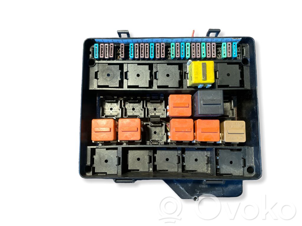 BMW 5 E34 Fuse module 