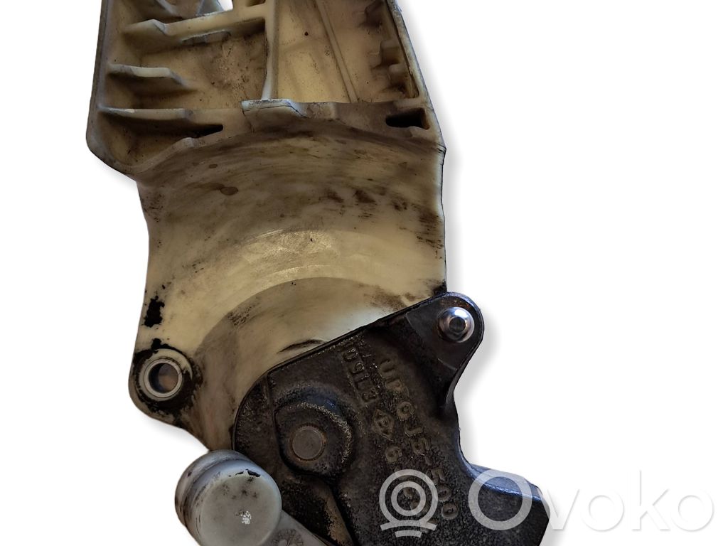 Peugeot 2008 I Engine mount bracket 