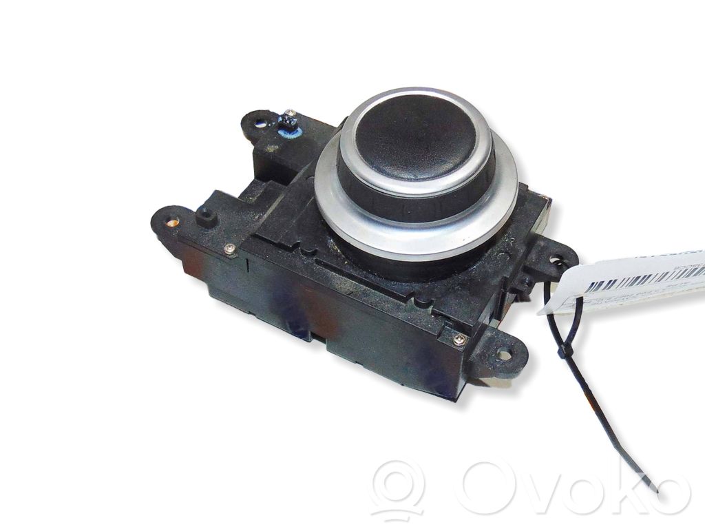 Head unit multimedia control   6944884