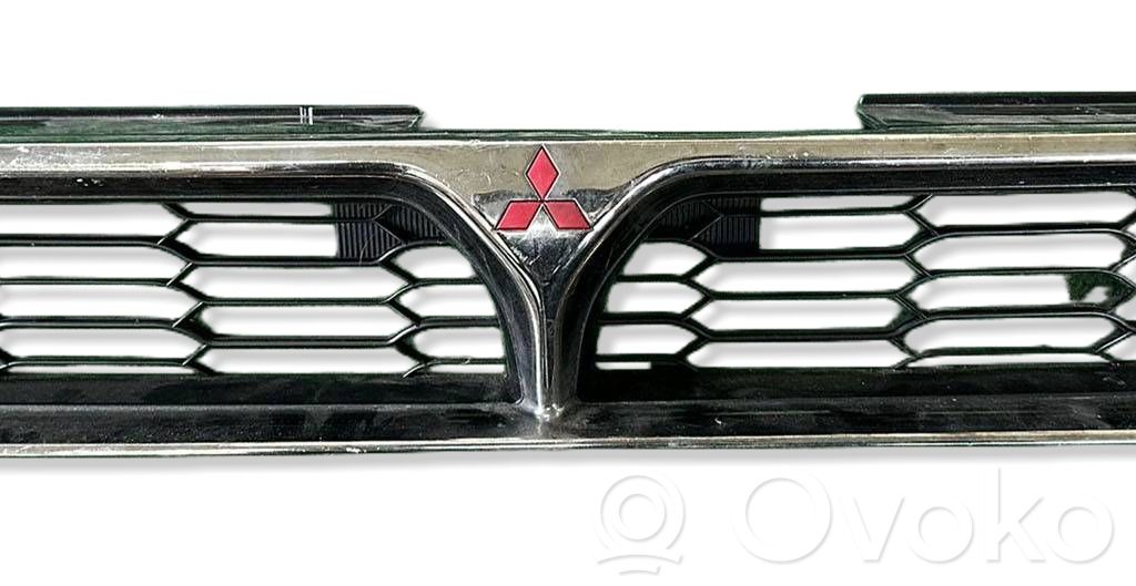 Mitsubishi Galant Etupuskurin ylempi jäähdytinsäleikkö 