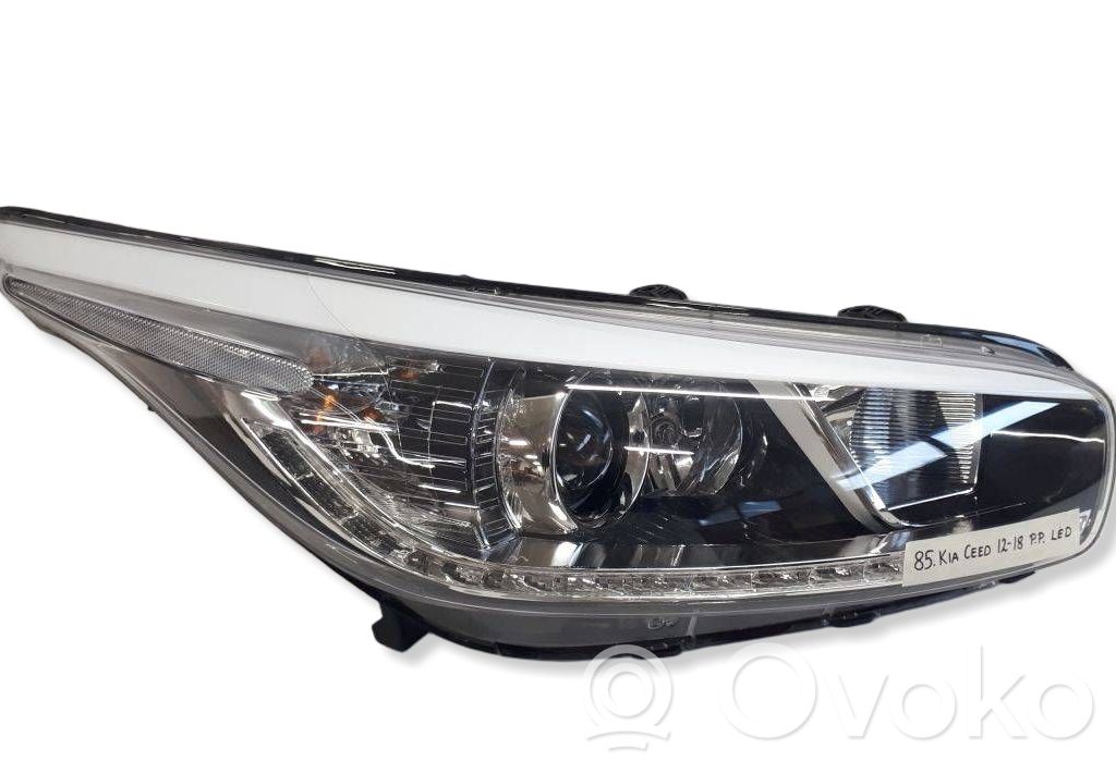 KIA Ceed Headlight/headlamp 