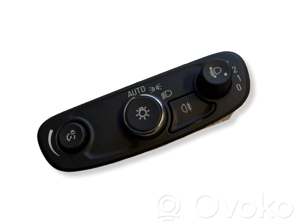Opel Insignia B Light switch 