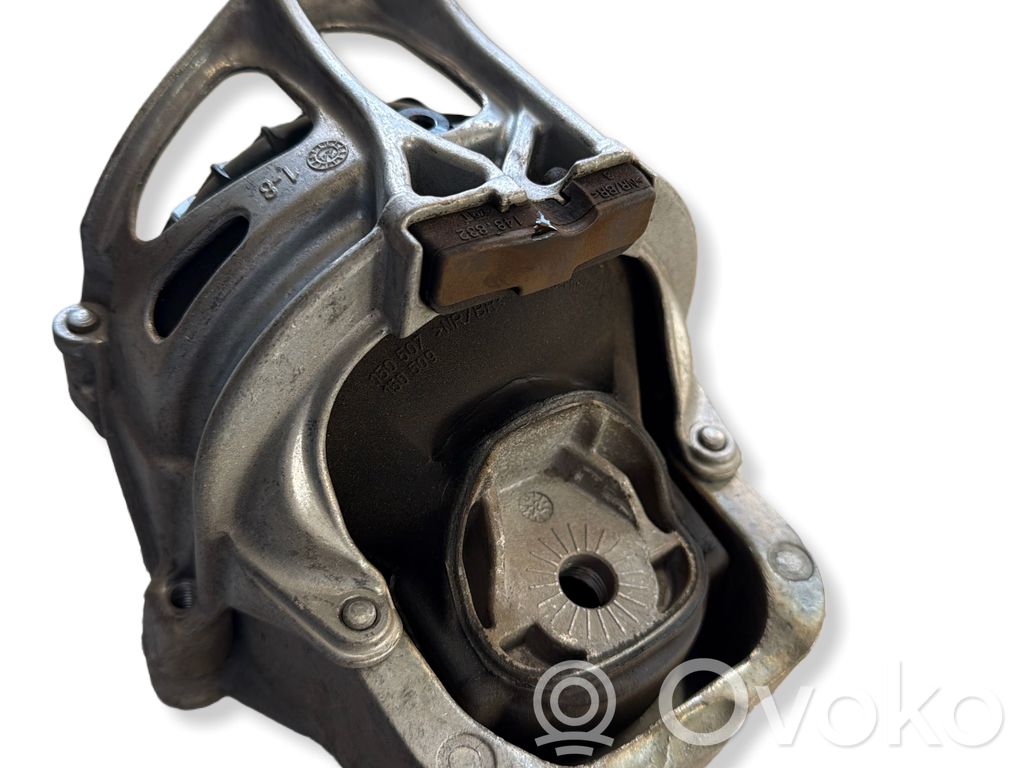 Audi Q5 SQ5 FY Engine mount bracket 