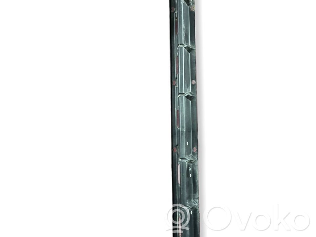 Sill supporting ledge   8408710