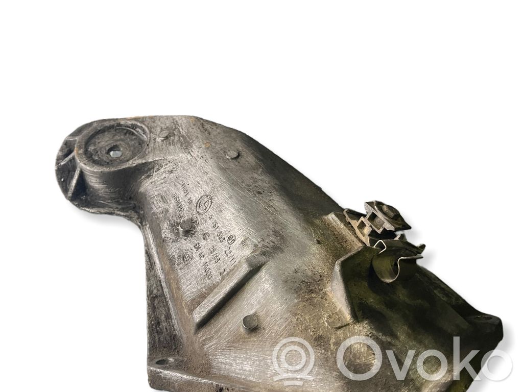 BMW X5 E53 Engine mounting bracket 