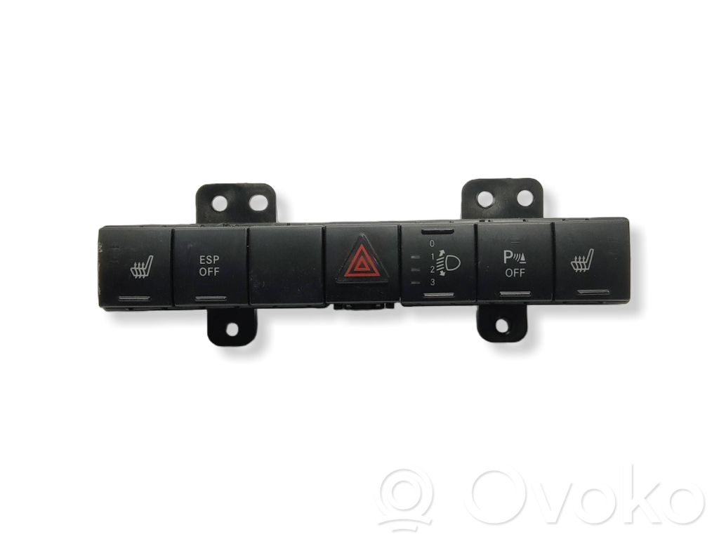 Un conjunto de interruptores   P04602565AG,1073451303223051,41581A,033801201